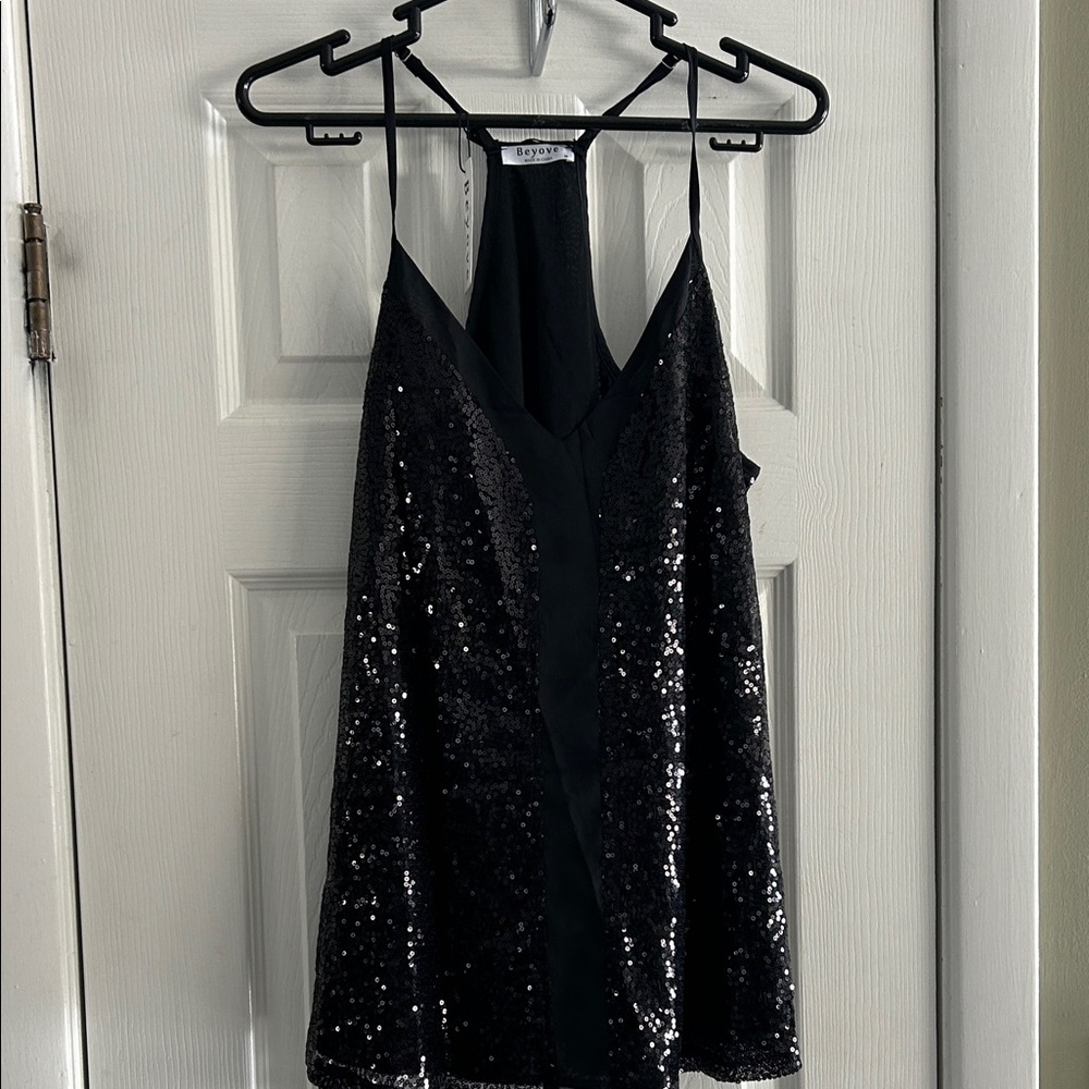 BEYOVE SEQUENCE SPAGHETTI STRAP TOP SIZE M NWT
